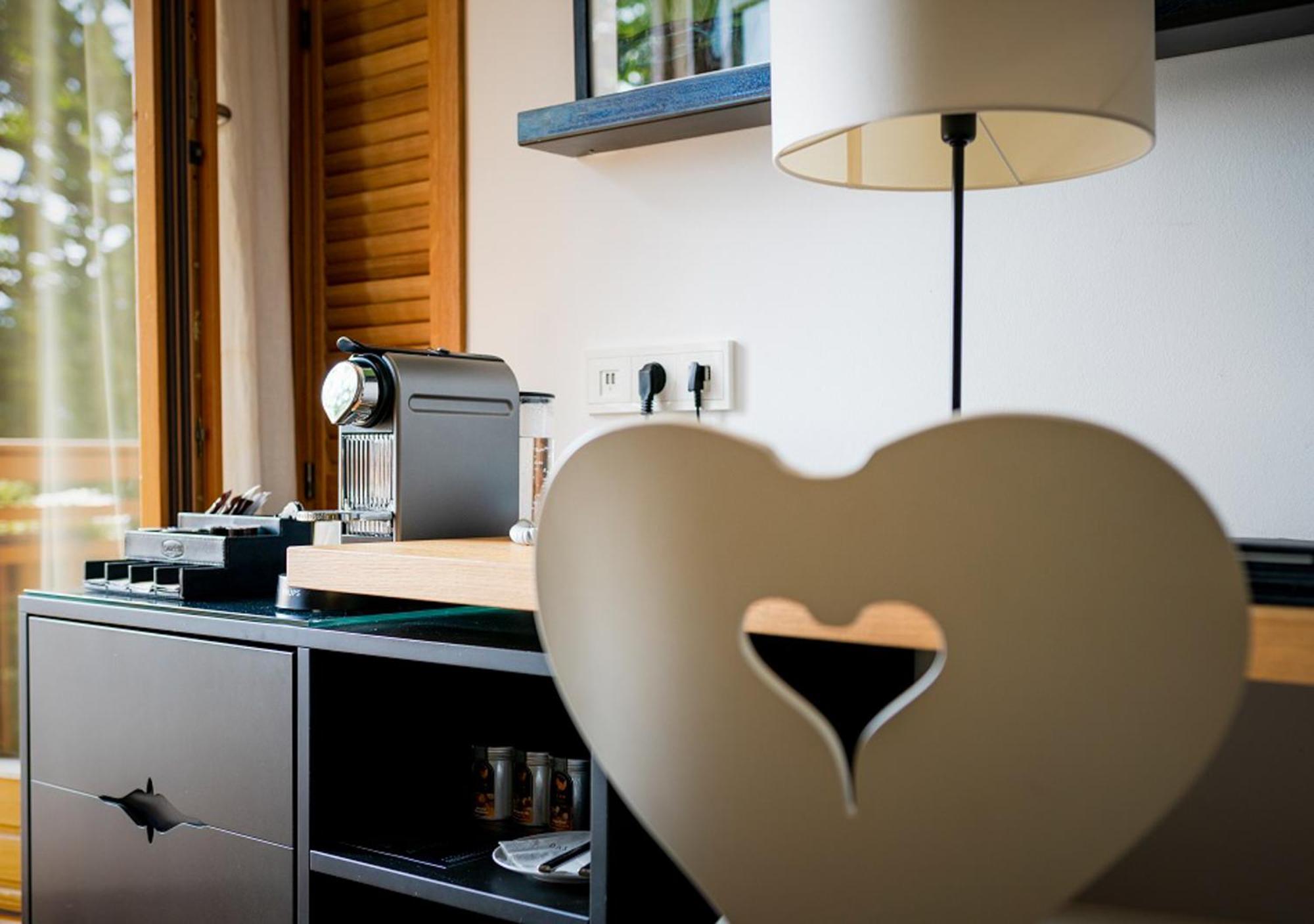 Das Tegernsee Ngoại thất bức ảnh A Nespresso machine in a hotel room