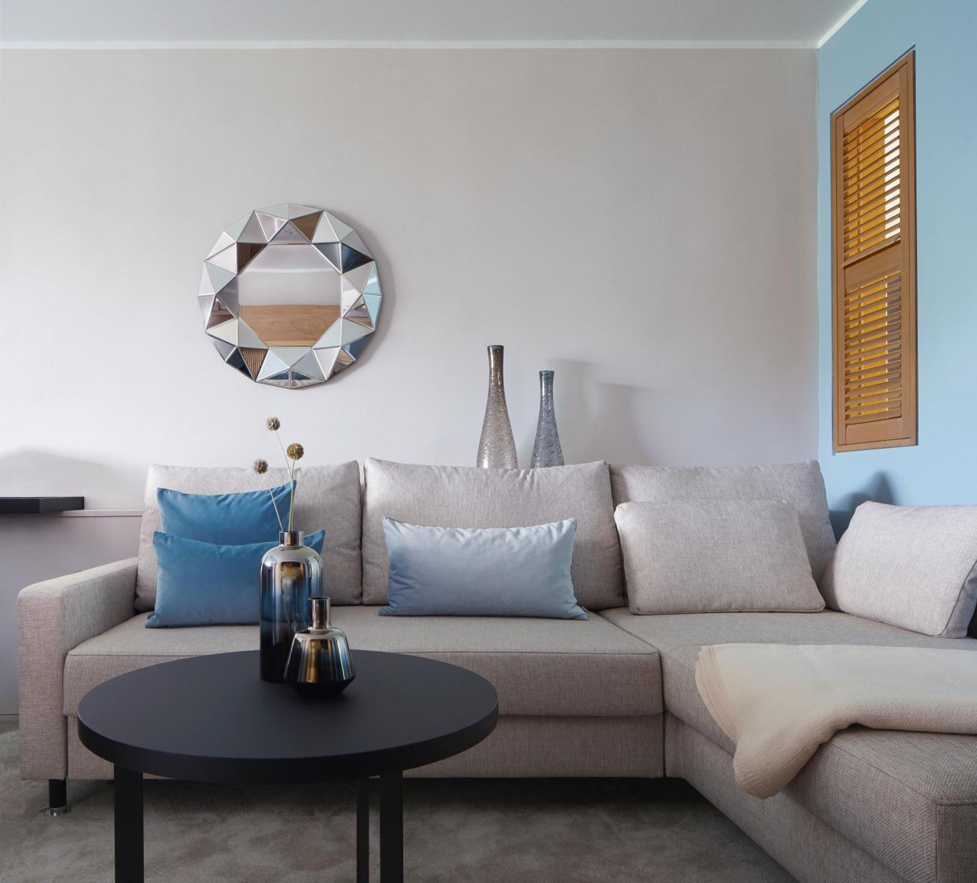 Das Tegernsee Ngoại thất bức ảnh A modern sectional sofa