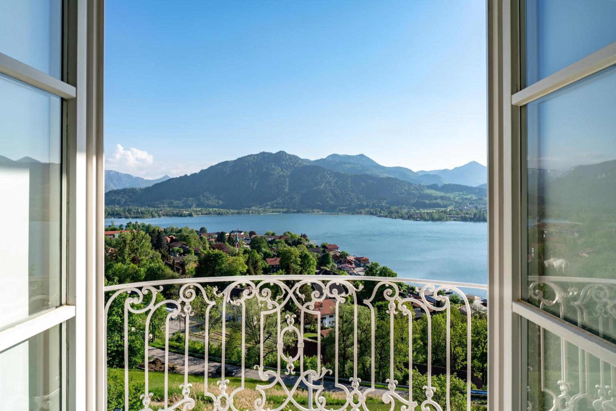 Das Tegernsee Ngoại thất bức ảnh View of the lake from the hotel